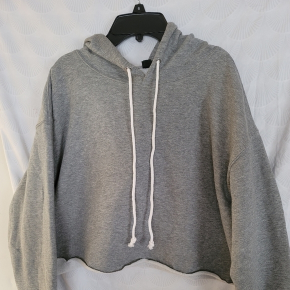 Sweatshirt - Picture 2 of 5